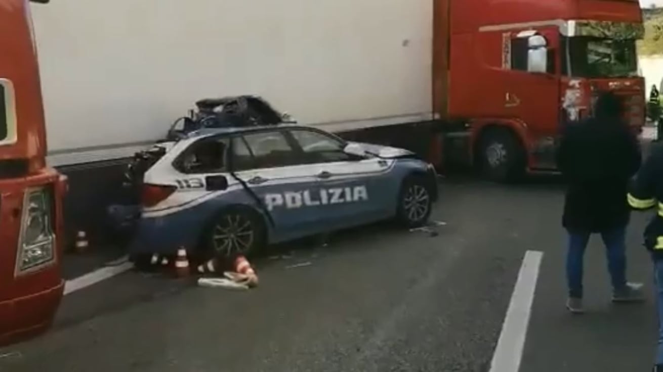 Un romeno dietro al post choc "Che bello uno sbirro in meno"
