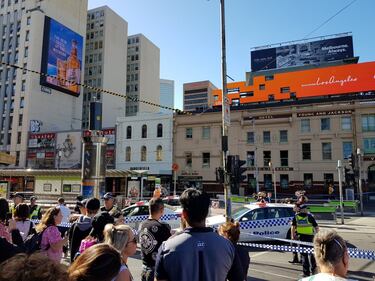 Auto contro la folla a Melbourne, le immagini dell'attacco 10