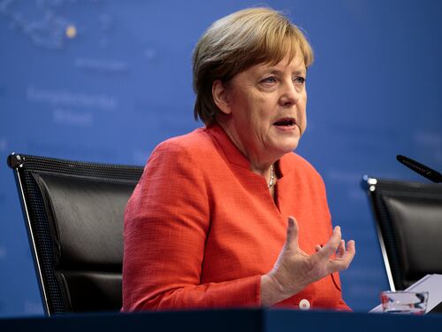 Migranti, così la Merkel prova a resistere: centri sorvegliati e rimpatri veloci