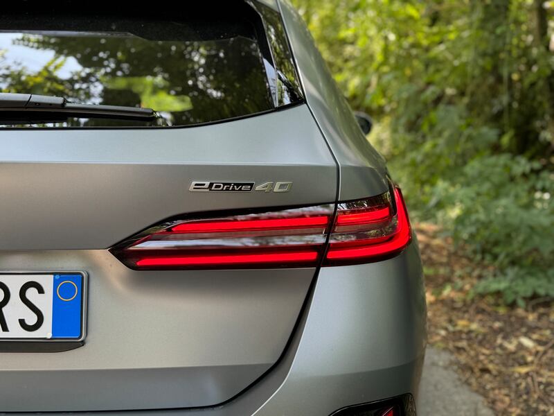 BMW i5 Touring eDrive40: guarda la gallery della Station Wagon elettrica da 340 CV 11