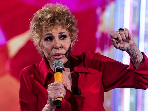 "Oggi non si sco... più!". Ornella Vanoni senza freni al concerto