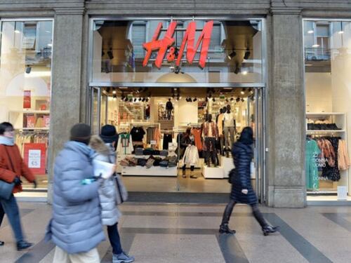 H&M sotto accusa: stipendi sotto il salario minimo