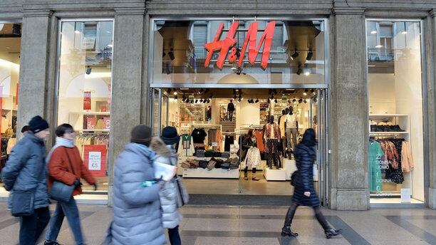 "I fornitori di H&M sfruttano i bimbi siriani nelle fabbriche della Turchia"