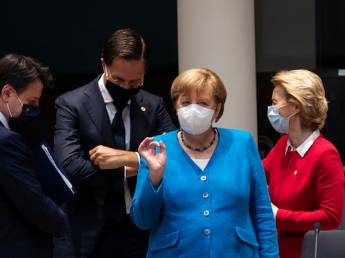 L'Italia si salva sul Recovery grazie all'asse Merkel-Macron