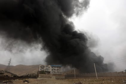 Cielo nero su Teheran dopo l'attacco alle strutture petrolifere  2