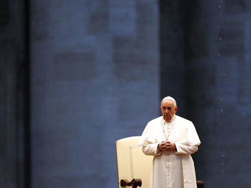 Il Papa parla agli italiani "Fate un gesto di tenerezza a chi soffre e ai bambini"