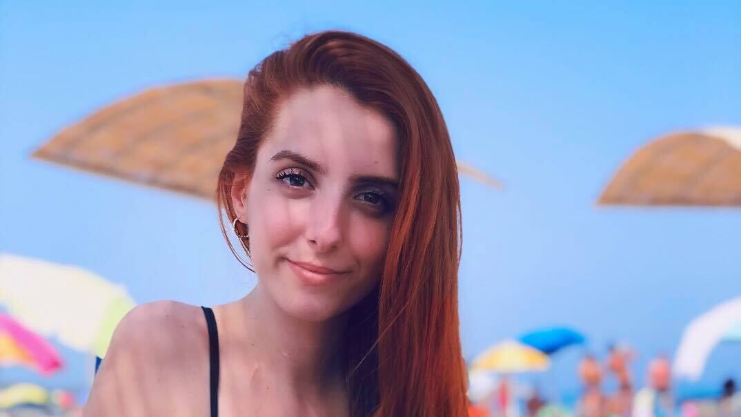 Sarah e la malattia che aggredisce le ossa: cos'è la sindrome di Ehlers Danlos