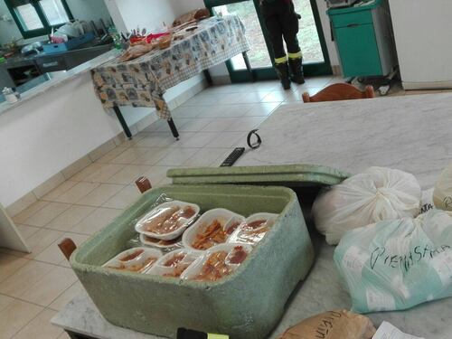 "Cibi freddi, scaduti o razionati": la protesta di polizia e pompieri