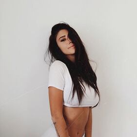 Angela Nasti incanta su Instagram: gli scatti della nuova tronista di Uomini e Donne 10