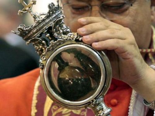 A Napoli si ripete il miracolo: il sangue di San Gennaro si è sciolto