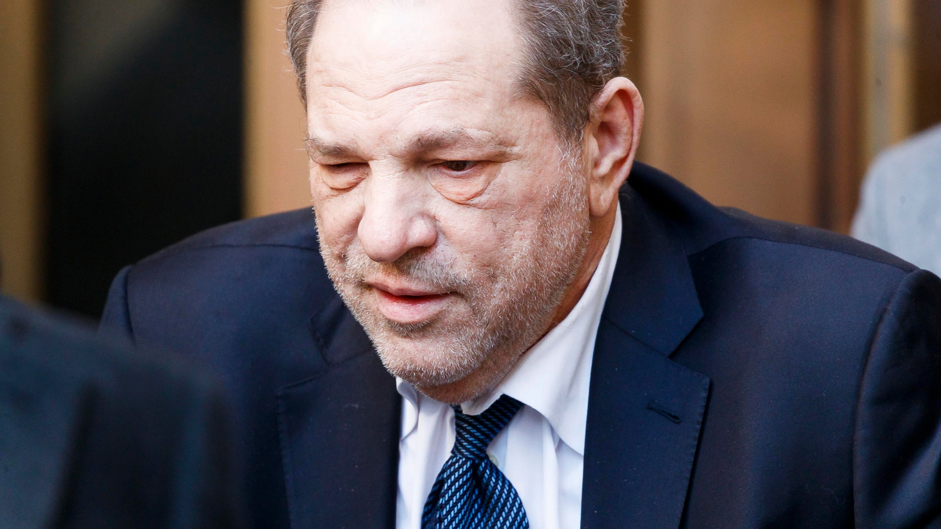 Crisi respiratoria e collasso cardiaco: Harvey Weinstein trasportato d'urgenza in ospedale