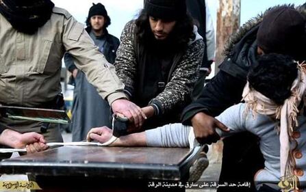 Isis, i jihadisti amputano la mano a un ladro 3