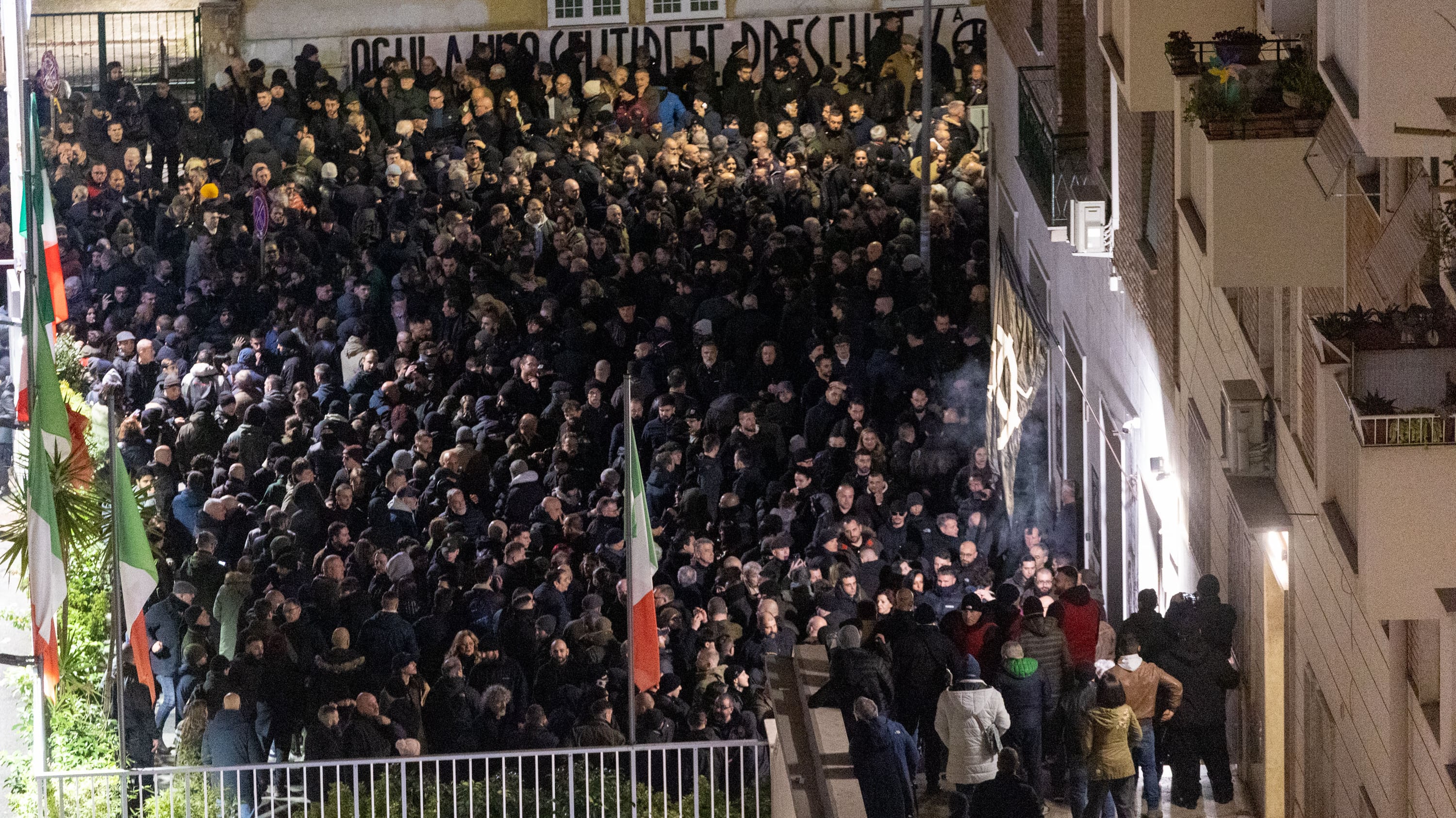 Acca Larentia, ancora saluti fascisti