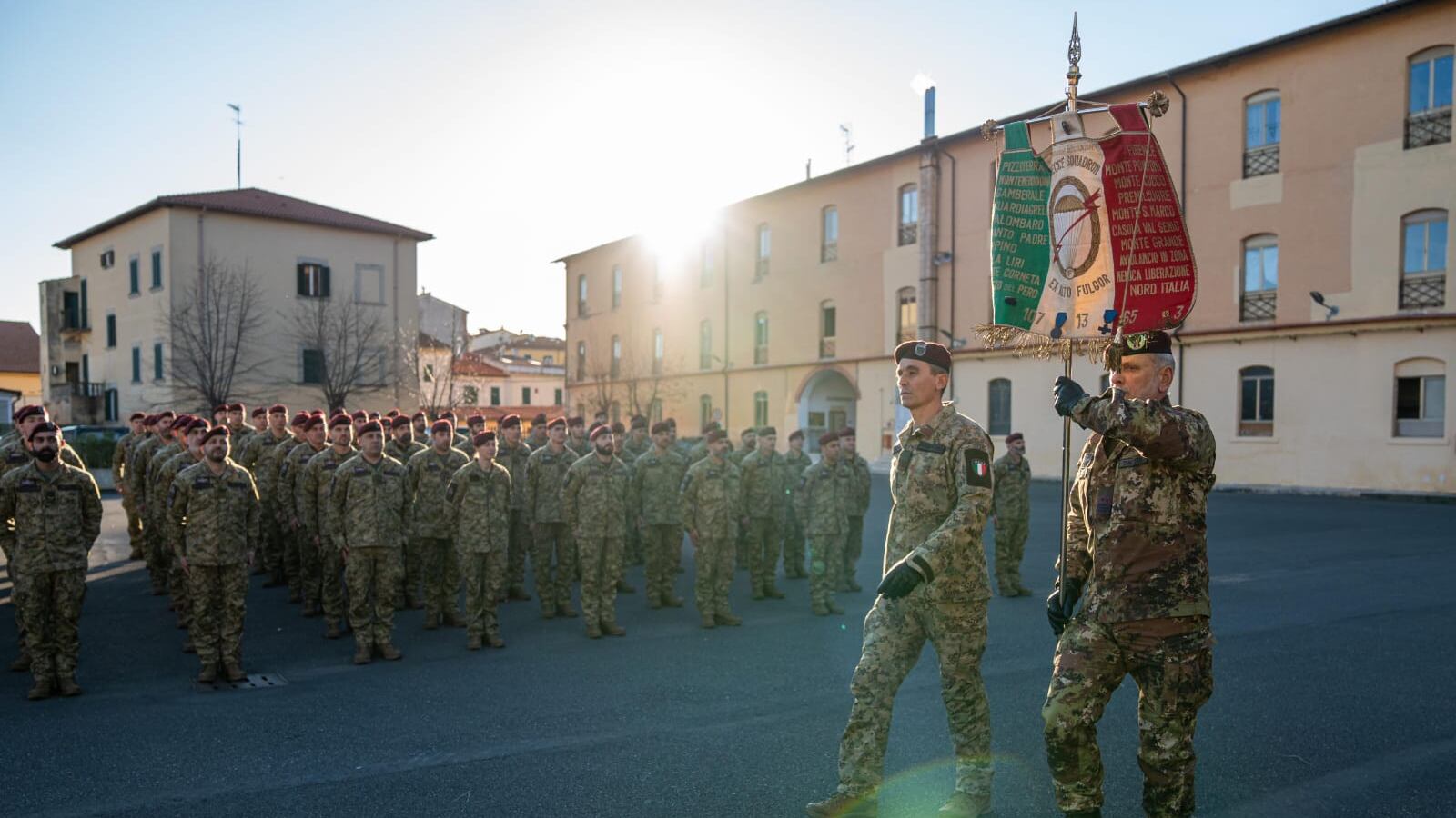 Esercito, il 185esimo Rrao riceve il labaro dello Squadrone "Folgore"