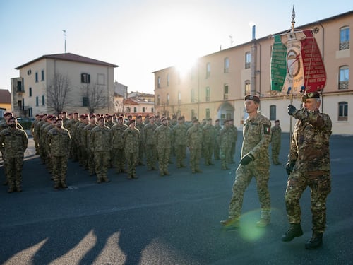 Esercito, il 185esimo Rrao riceve il labaro dello Squadrone "Folgore"