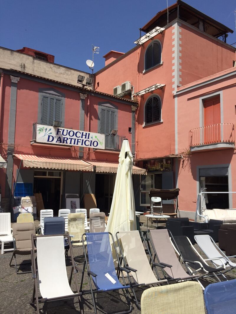 Napoli, il porto e il quartiere Mercato 7