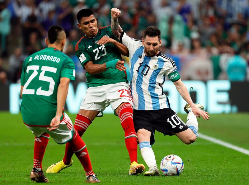 Lionel Messi segna il gol dell'1-0 in Argentina-Messico