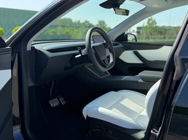 Tesla Model Y Performance: guarda le foto 9