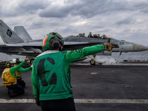 Usa e Israele pronti a riprendere la guerra: "Intensi preparativi per nuovi attacchi. Trump deciderà entro 24 ore"