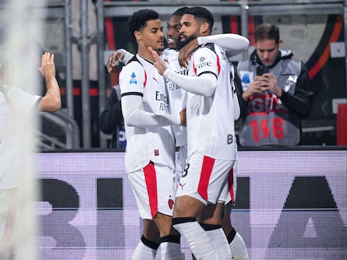 Il Milan vince la prima dell'anno a Cagliari: Leao regala la vetta della classifica ai rossoneri
