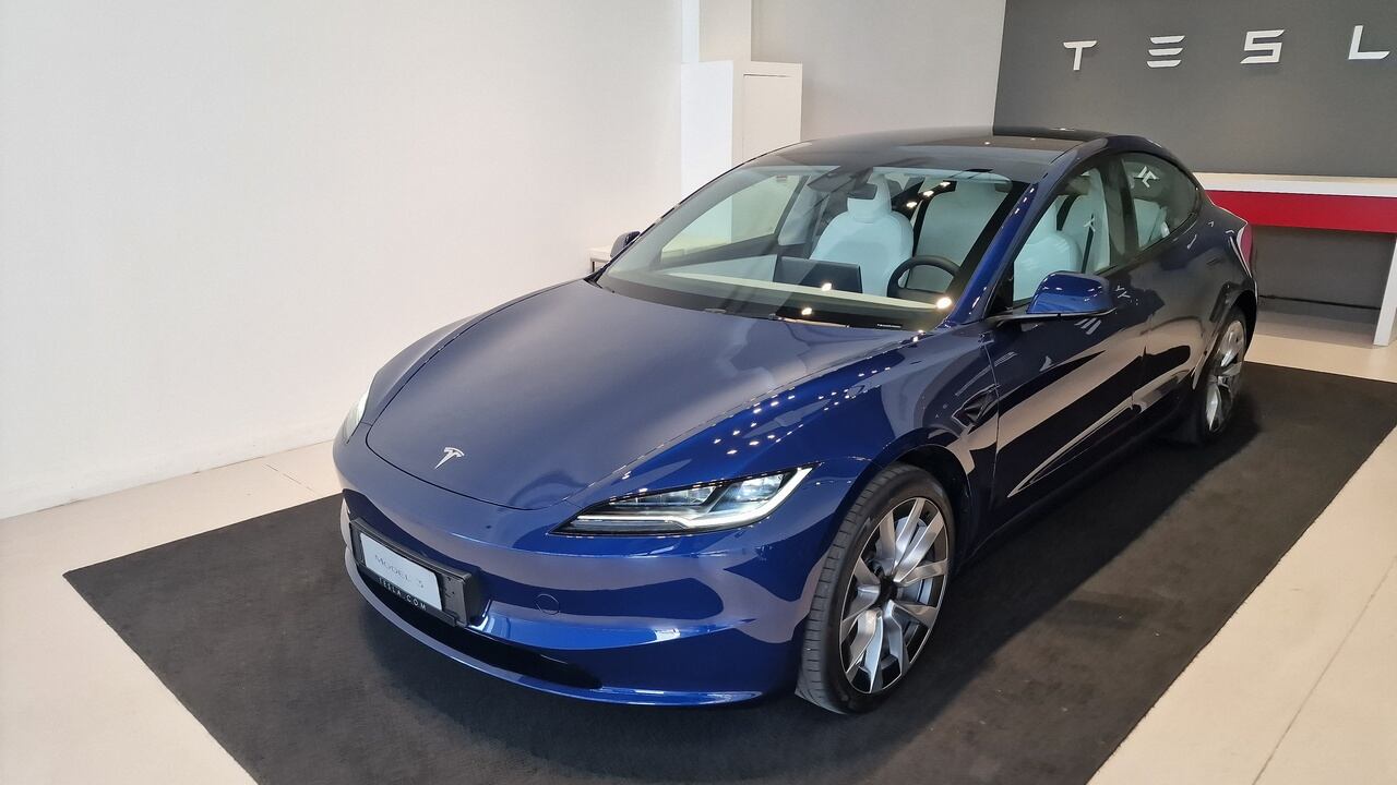 Tesla Model 3 restyling, com’è dal vivo la rinnovata berlina elettrica