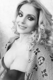 Francesca Cipriani diventa un procace Babbo Natale 10