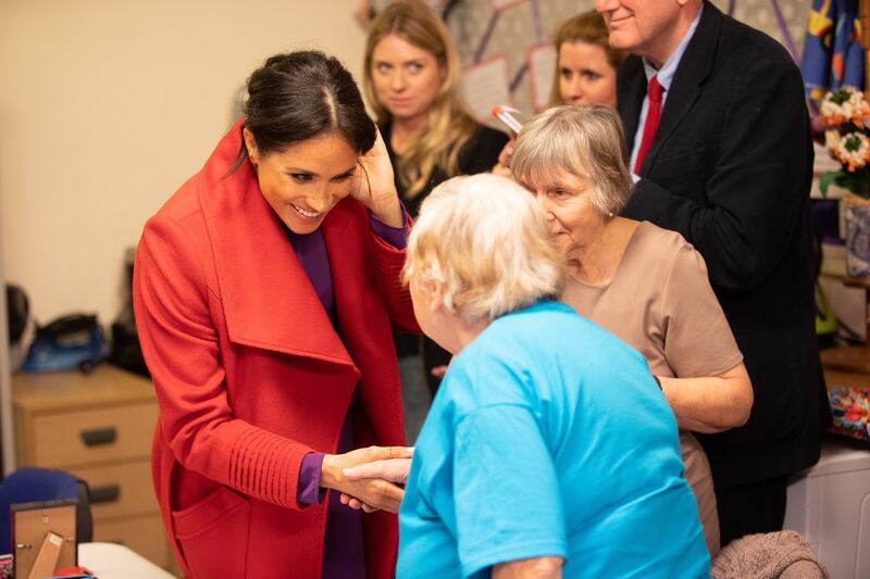 Meghan Markle in rosso per un poeta: foto 10