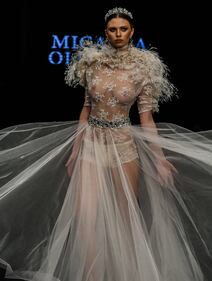 La nuova collezione di abiti da sposa di Micaela Oliveira è super sexy 10