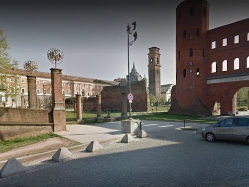Torino, sudanese si denuda e fa i bisogni davanti a donne e bimbi