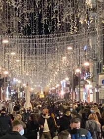 Bari, il centro affollato nel giorno di festa 5