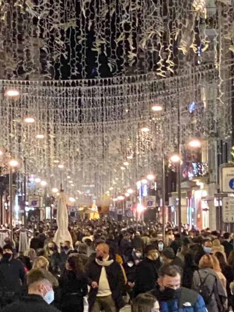 Bari, il centro affollato nel giorno di festa 5
