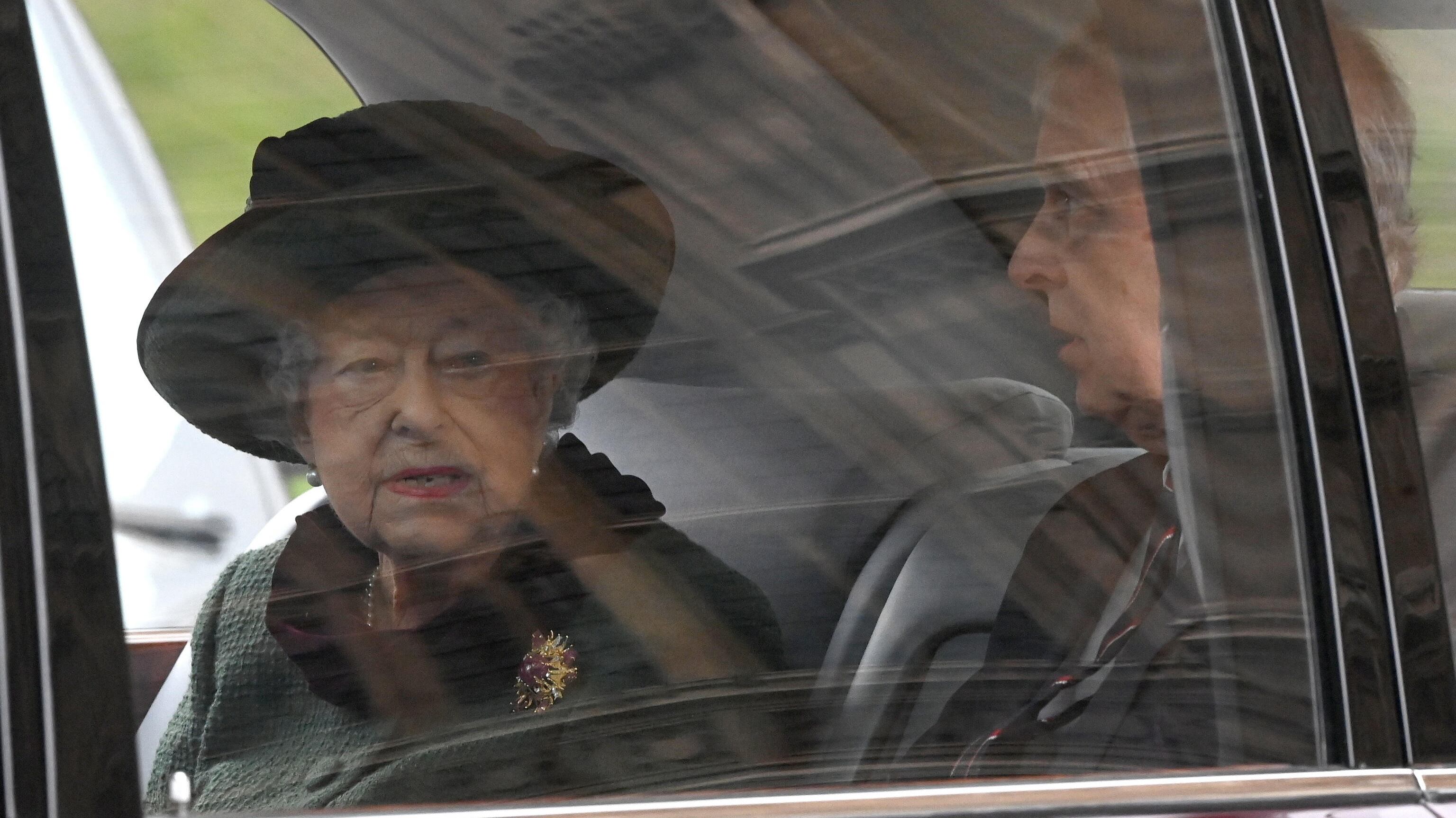 La regina Elisabetta ha riabilitato il principe Andrea?