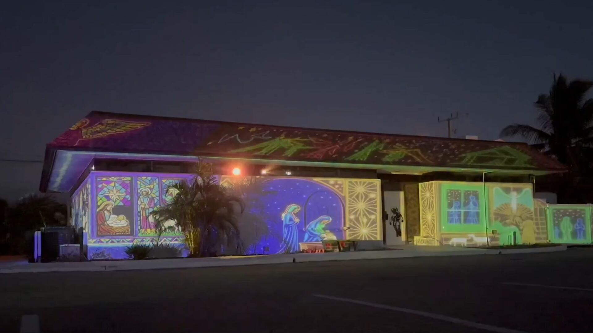 La Natività censurata trova casa: da Satellite Beach a Cocoa Beach, ora attira visitatori ogni sera