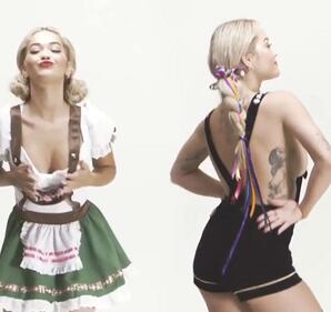 Rita Ora nuda per Natale 16