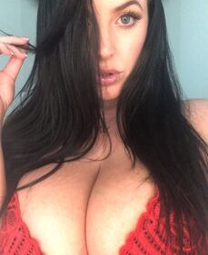 Angela White, la pornodiva che ha stregato i social 1