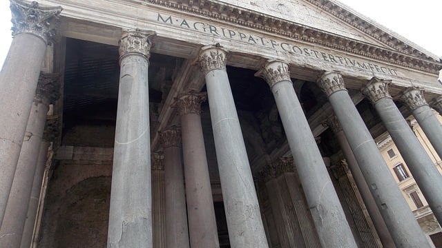 Lo chef Riccioli aggredito da due clochard al Pantheon