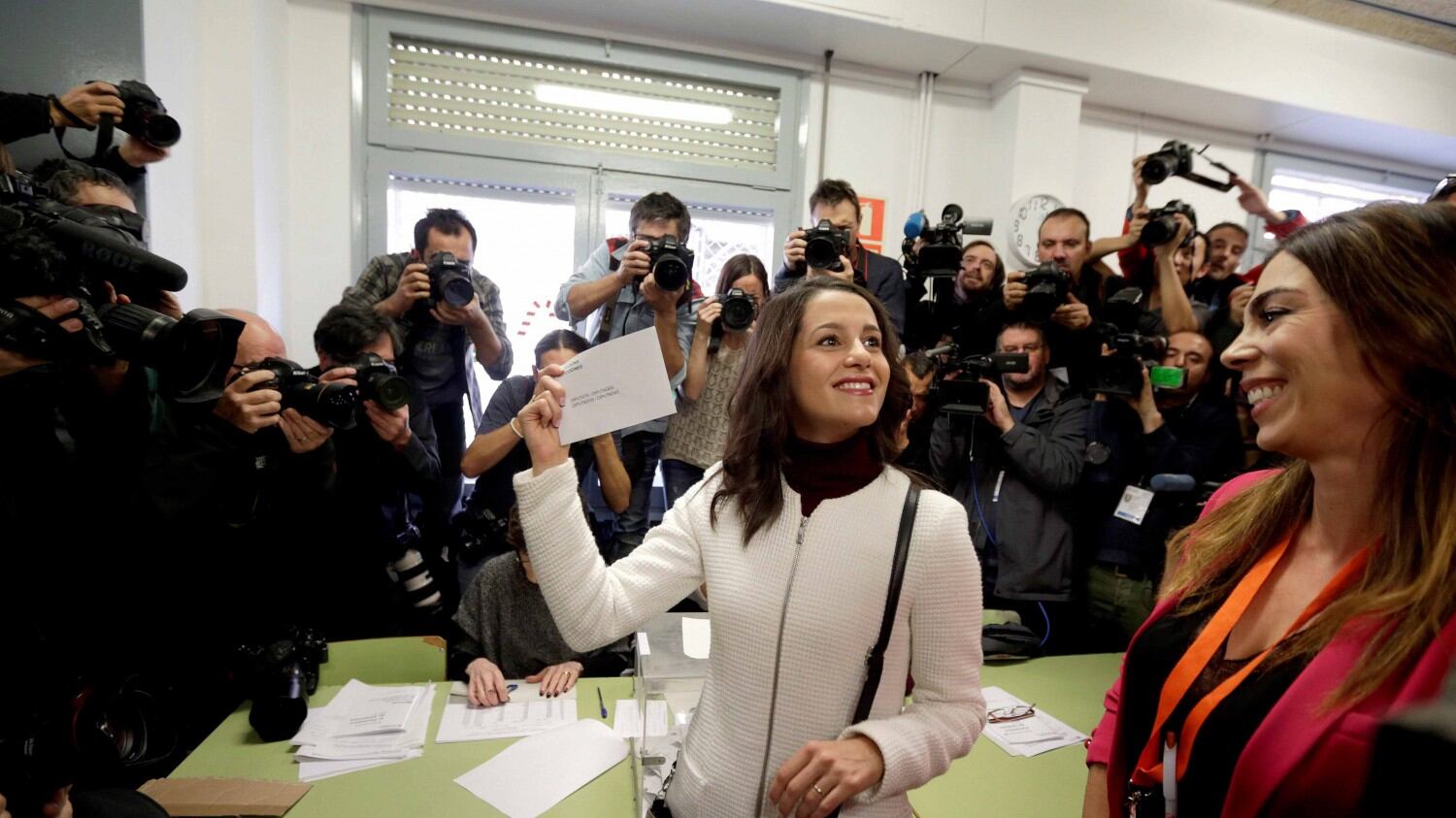 In Catalogna tutti contro Rajoy. Unionisti: "Qui non c'è Spagna"