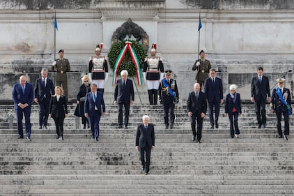 25 aprile, Mattarella e Meloni all'Altare della Patria 6