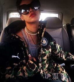 Rihanna, bikini rosso e vacanza alle Barbados 2