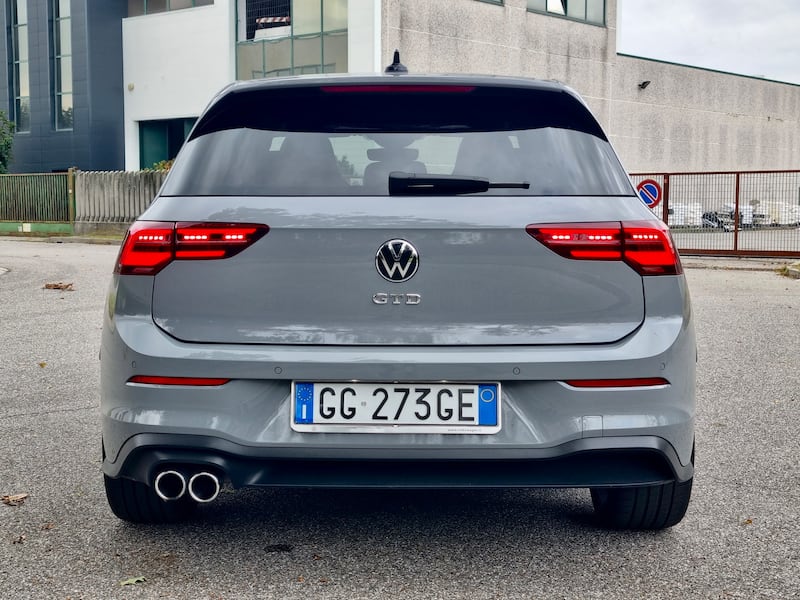 Volkswagen Golf GTD: guarda la gallery della compatta sportiva diesel 9