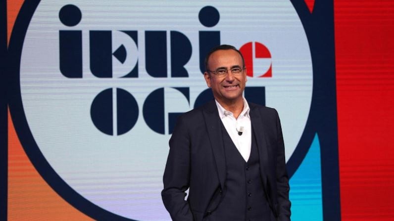 Carlo Conti è un disastro in cucina ma in televisione trionfa
