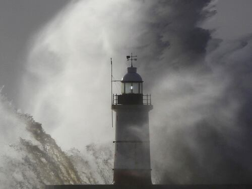 Maltempo, bufera nel Nord Europa: 8 morti e trasporti in tilt