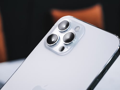 "È radioattivo". E Parigi vieta l'iPhone 12