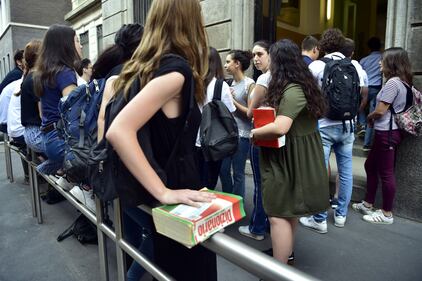 Gli studenti alla prima prova degli esami di Maturità 2019 9