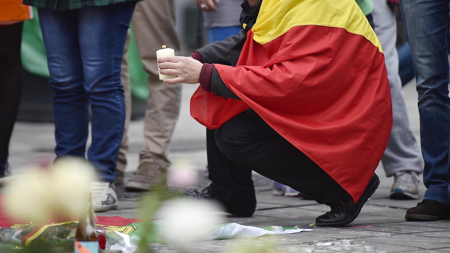 Mentana bacchetta l'Ue: "Non servono le candele"