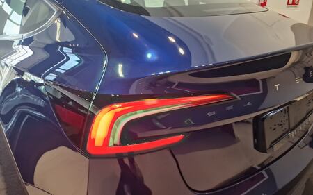 Tesla Model 3 restyling, guarda tutte le immagini 17