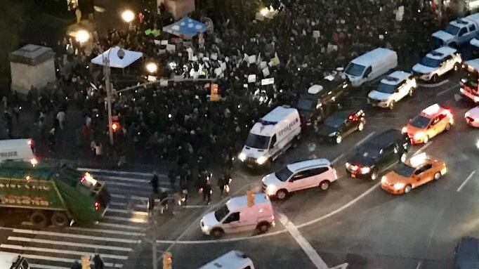Proteste a New York. In piazza contro Trump