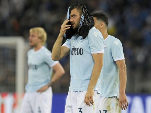 Lazio-Inter, de Vrij causa il rigore su Icardi: l'olandese piange in panchina