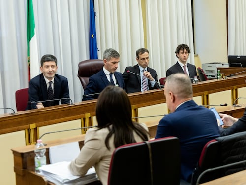 Danni avversi da vaccino, scontro Speranza-Fdi in commissione Covid