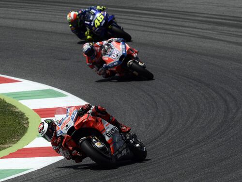 Dovi e Vale, sconfitti e felici grazie al regalo di Marquez